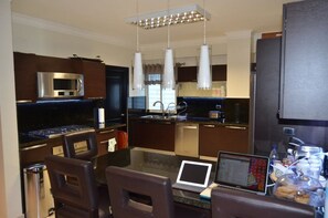 Apartment, 3 Bedrooms | Private kitchenette | Fridge, microwave - Apartment Silvestre (Santo Domingo)