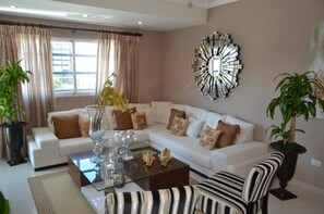 Apartment, 3 Bedrooms | Living room
