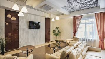 Coin salon dans le hall