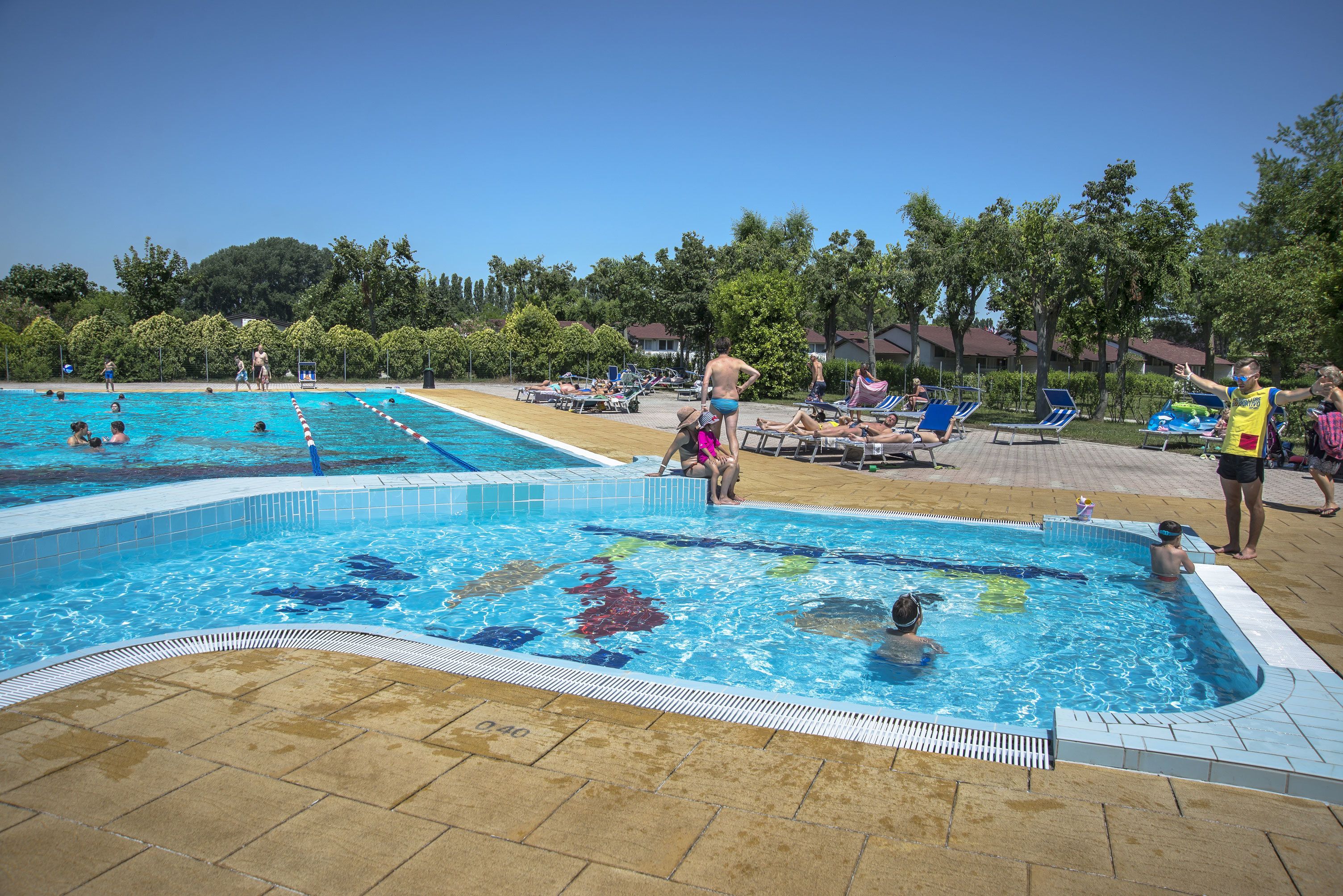 4 piscines extérieures