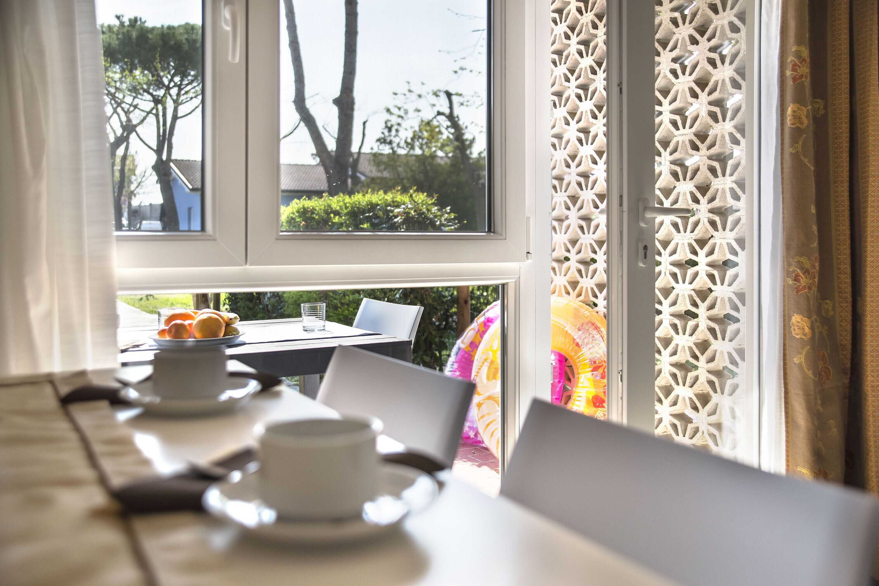 Appart'hôtel Classique, animaux de compagnie acceptés | Coin séjour | Télévision de 28 pouces avec chaînes numériques