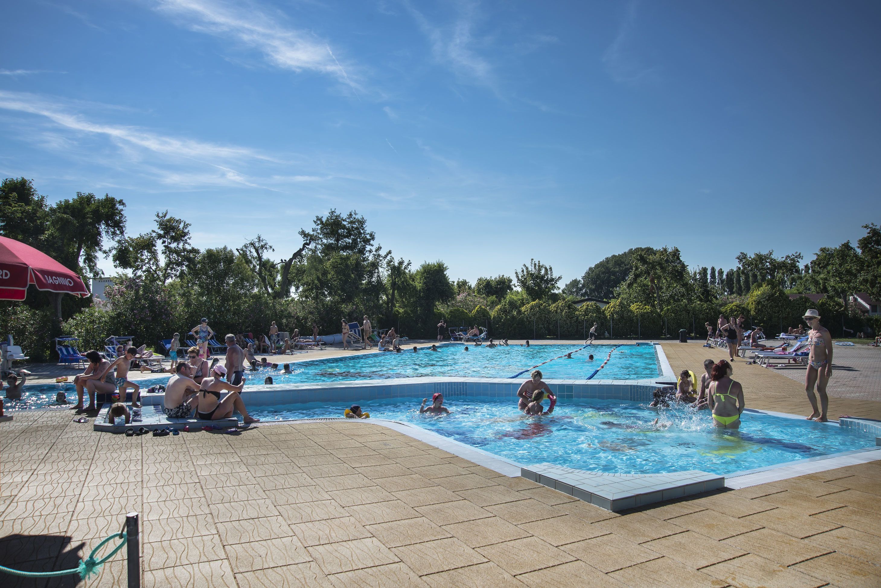 4 piscines extérieures