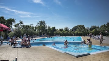 4 piscines extérieures