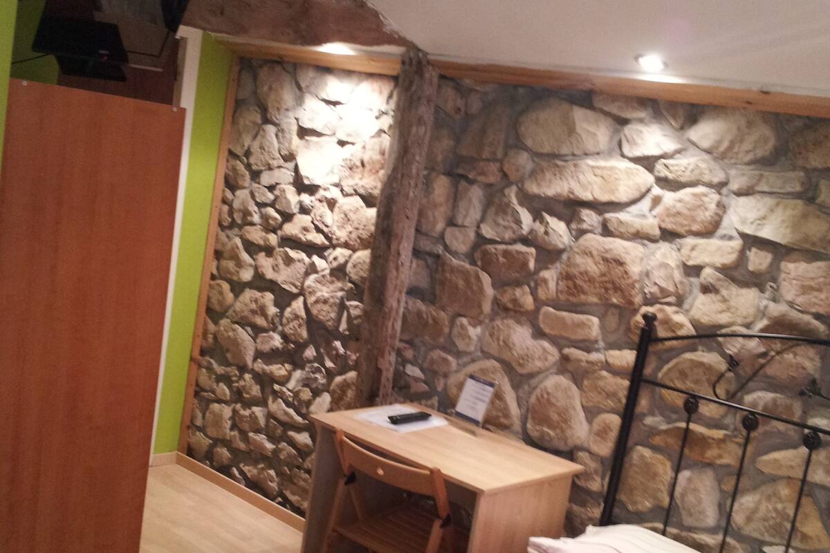 Chambre Simple | Lits bébé (gratuits), lits pliants/supplémentaires, Wi-Fi gratuit