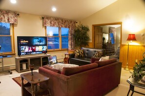 Master Suite with Kitchen | Living area