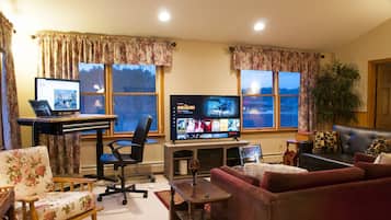 Master Suite with Kitchen | Living area | Flat-screen TV