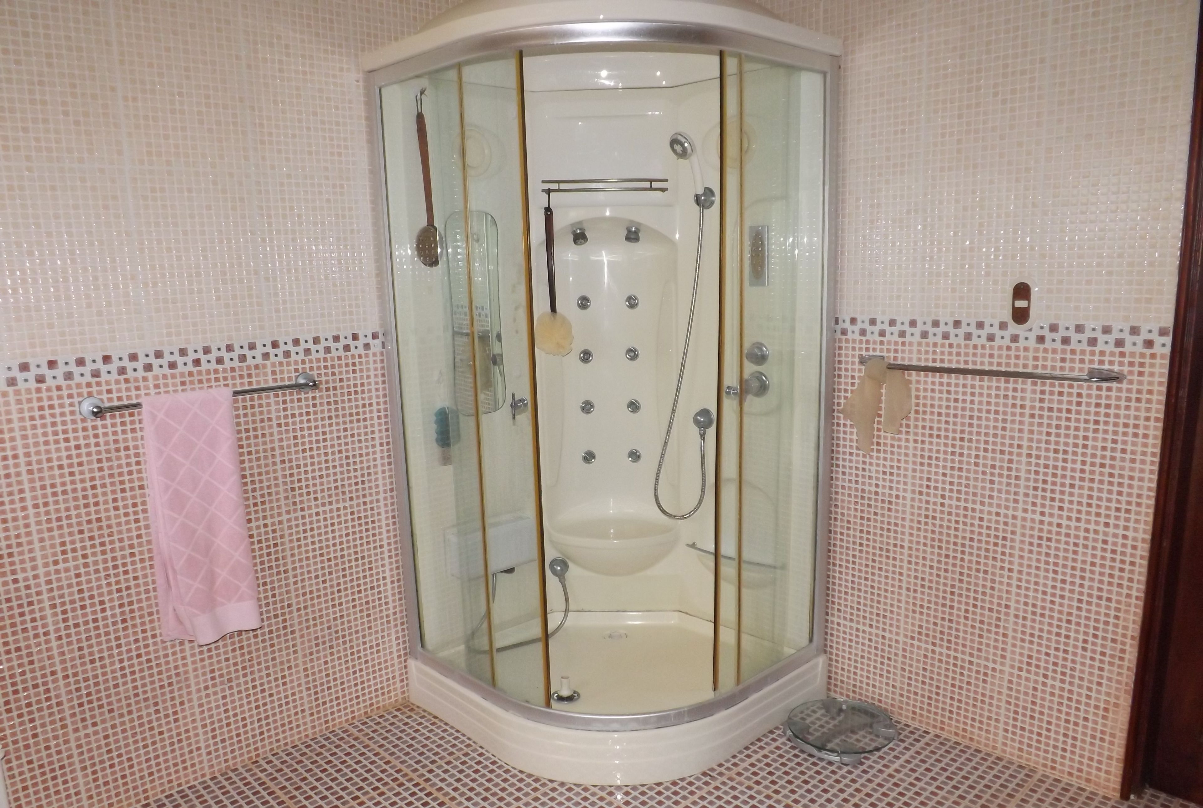 Villa, 4 slaapkamers, privézwembad | Badkamer met douche