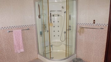 Villa, 4 slaapkamers, privézwembad | Badkamer met douche