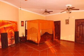 Villa, 4 camere da letto, piscina privata | 4 camere, minibar, ferro/asse da stiro