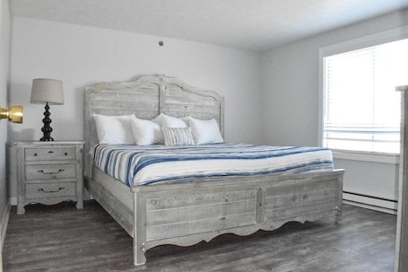 King Suite, 1 Bedroom | Free WiFi, bed sheets