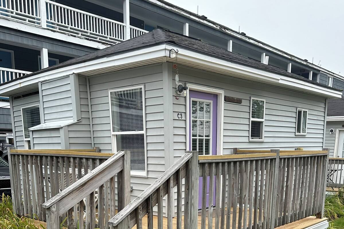 Cabin | Cots/infant beds, rollaway beds, free WiFi, bed sheets