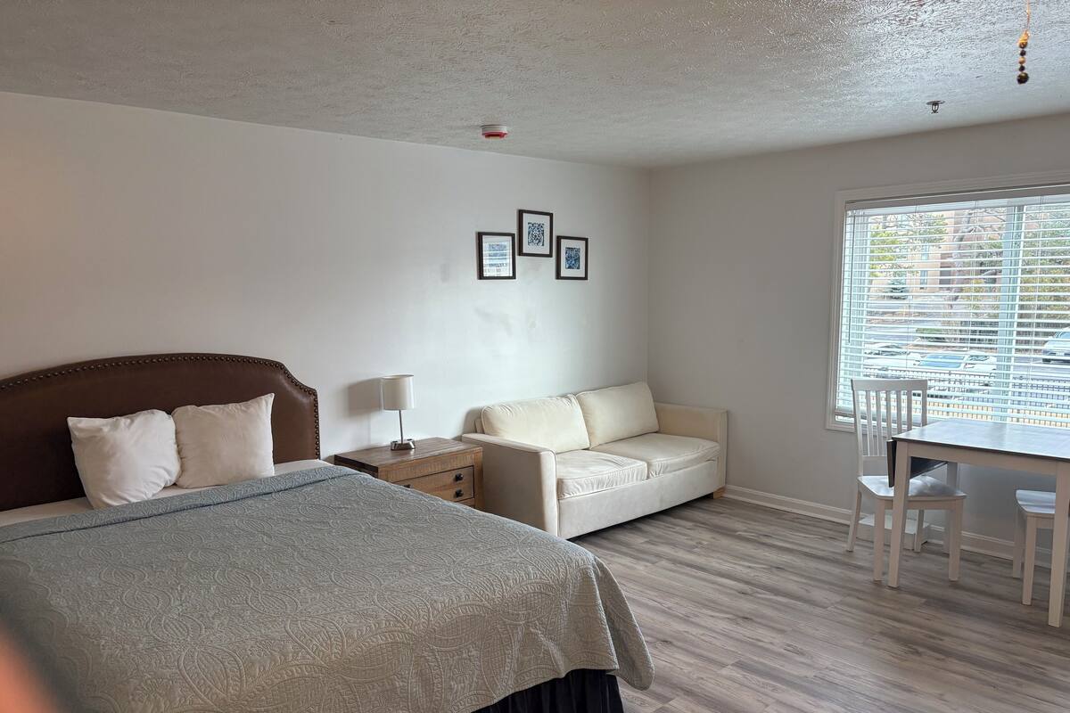 Junior Suite, 1 Double Bed with Sofa bed | Bathroom | Free toiletries, hair dryer, towels