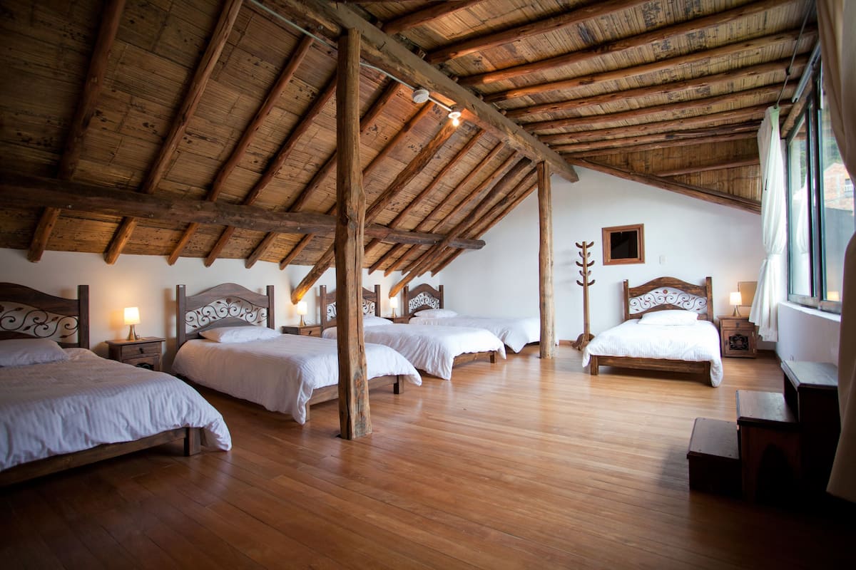 Slaapzaal, meerdere bedden | 1 slaapkamer, gratis wifi, beddengoed
