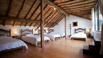 Dormitorio compartido Deluxe, varias camas | Wifi gratis y ropa de cama