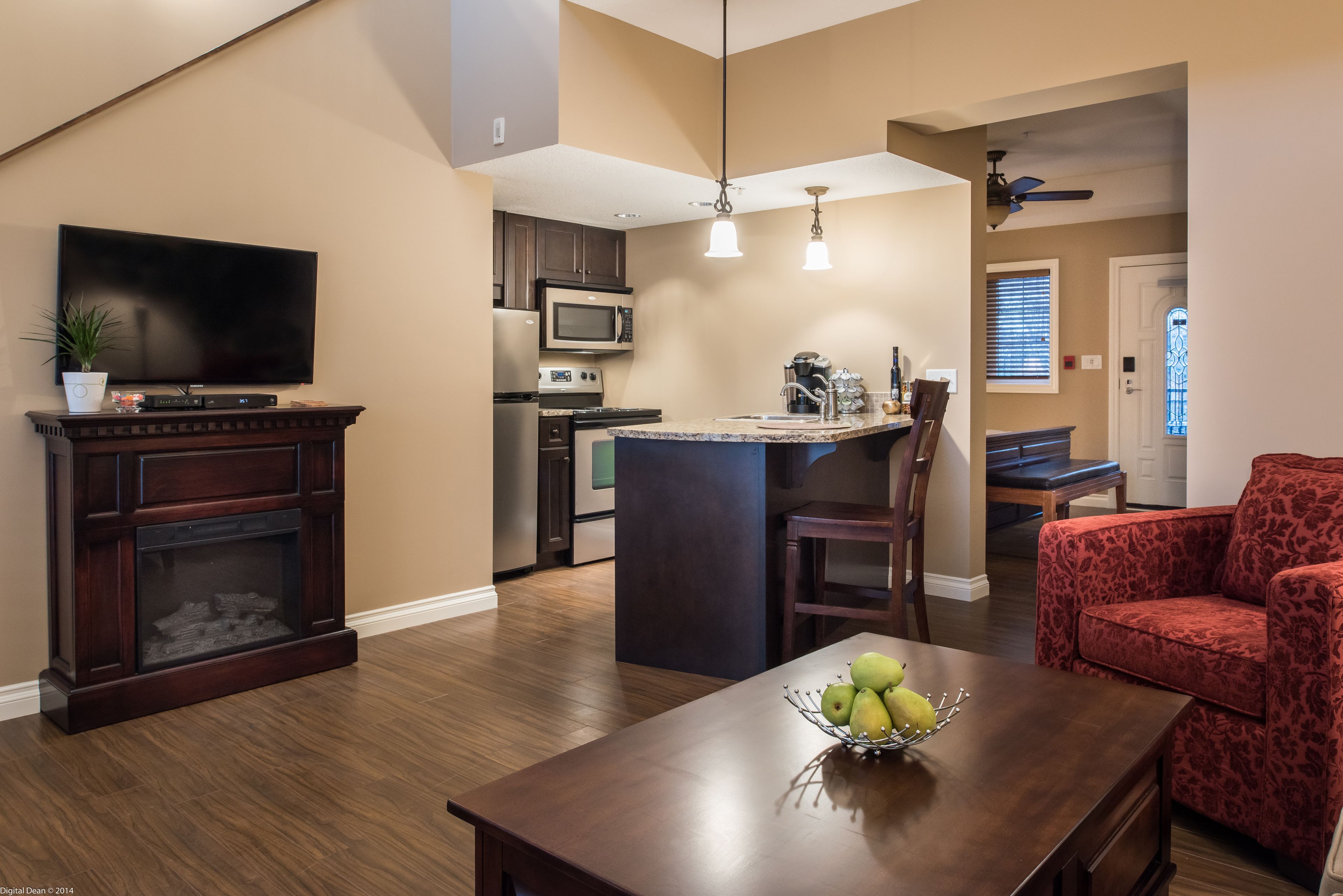 king executive suite | private kitchen | full-sized fridge, microwave, stovetop, dishwasher