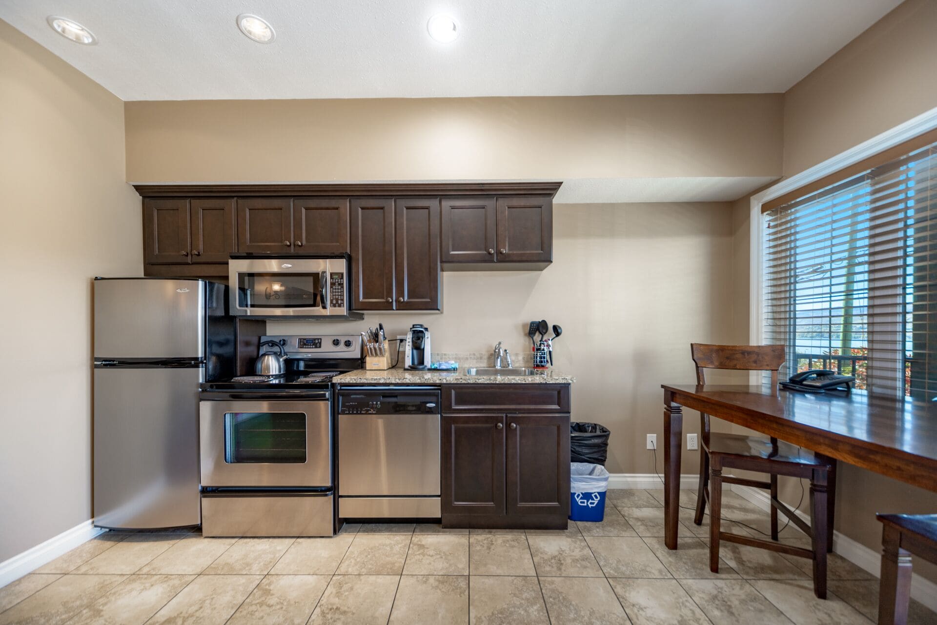 king deluxe suite | premium bedding, iron/ironing board, free wifi, bed sheets