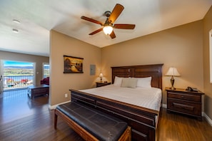 King Deluxe Suite | Premium bedding, iron/ironing board, free WiFi, bed sheets