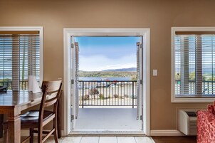 Suite estudio Deluxe, 1 cama de matrimonio grande (King Deluxe Suite) | Ropa de cama de alta calidad, tabla de planchar con plancha, wifi gratis