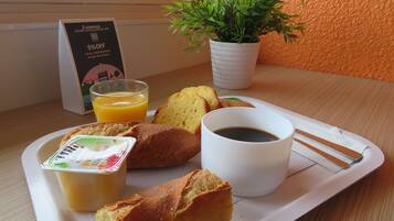Buffet breakfast on weekdays (EUR 7.50 per person)
