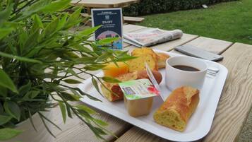 Petit déjeuner buffet servi en supplément en semaine