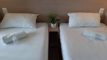 Standard Room, 2 Twin Beds | Desk, blackout drapes, soundproofing, free WiFi