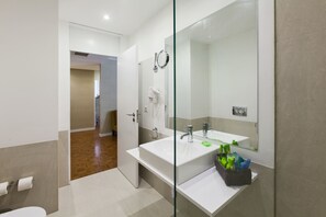 Apartment, 2 Schlafzimmer, Kochnische | Badezimmer