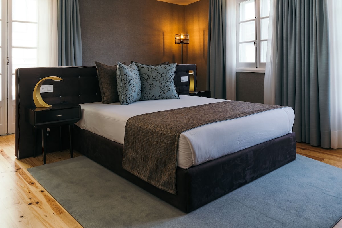 Superior Apartment | Premium bedding, in-room safe, soundproofing, iron/ironing board
