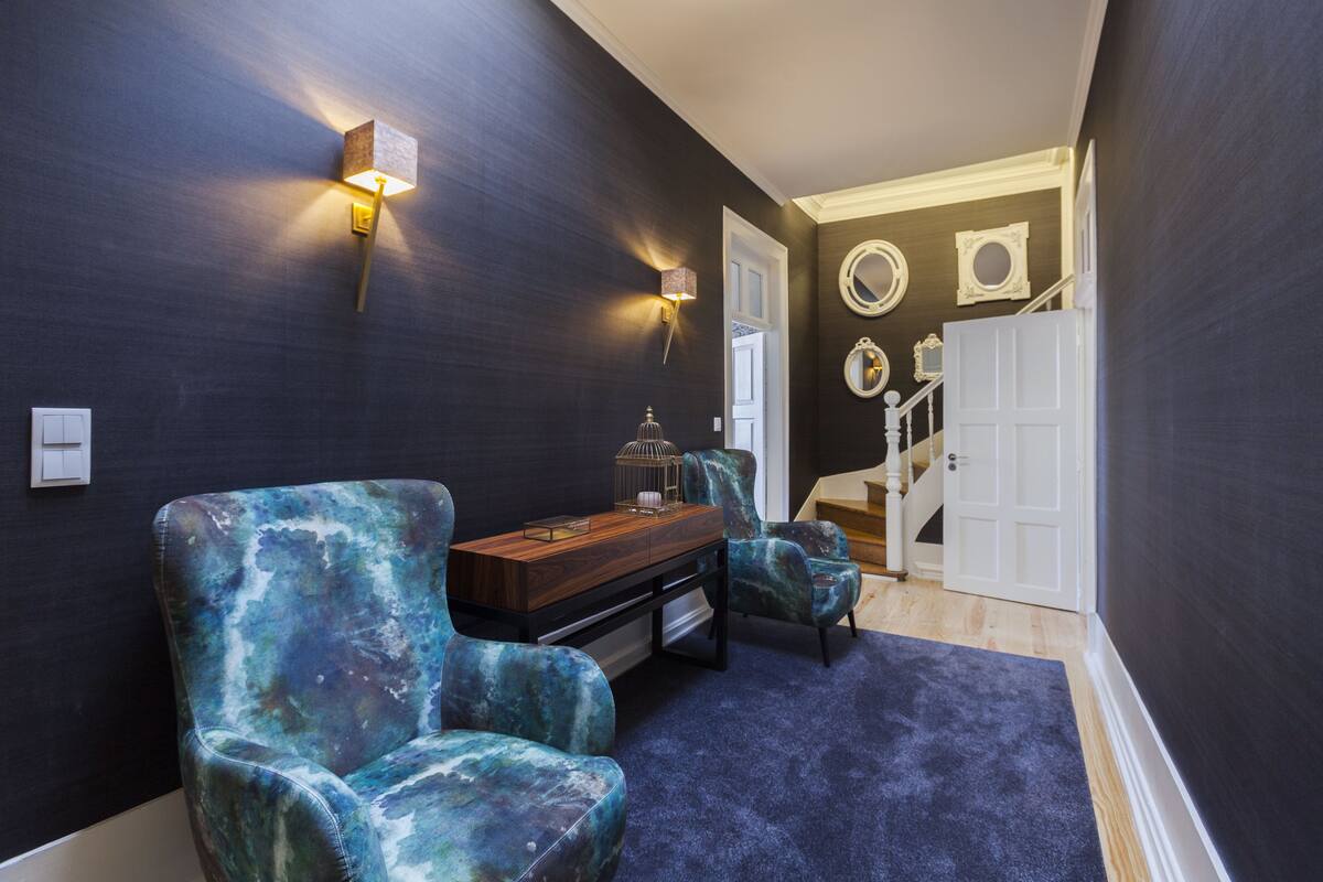 Apartment (Vintage House) | Premium bedding, in-room safe, soundproofing, iron/ironing board
