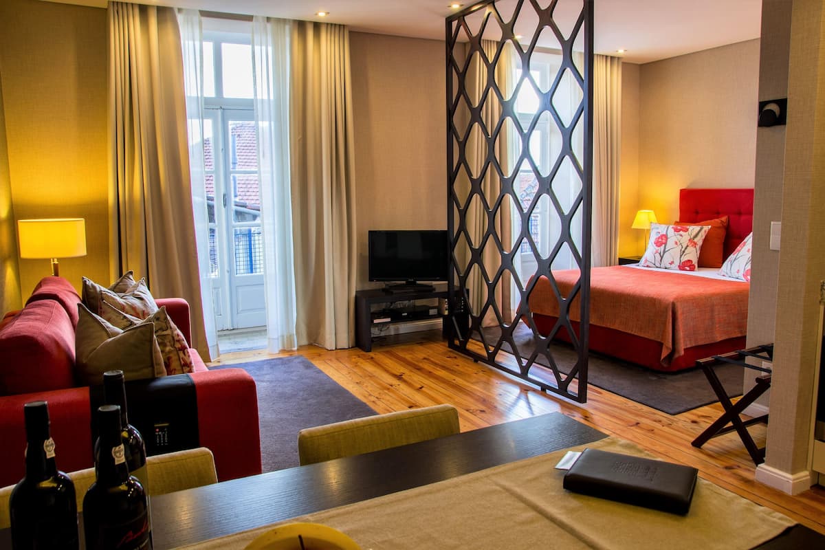 Comfort Studio, Kitchenette | Living area | LCD TV