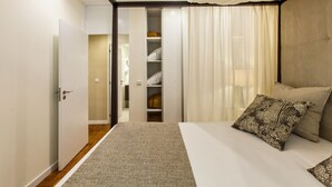 Deluxe Apartment, 2 Bedrooms, Kitchenette | Premium bedding, in-room safe, soundproofing, iron/ironing board - Casas do Porto - Ribeira Apartments (Porto)