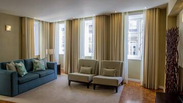 Deluxe Apartment, 2 Bedrooms, Kitchenette | Street view