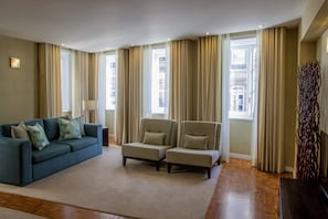 Deluxe Apartment, 2 Bedrooms, Kitchenette | Street view - Casas do Porto - Ribeira Apartments (Porto)