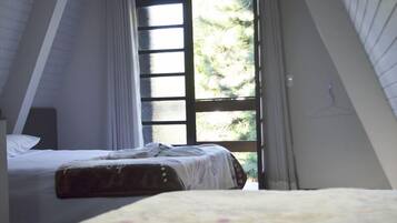 Desk, iron/ironing board, rollaway beds, free WiFi