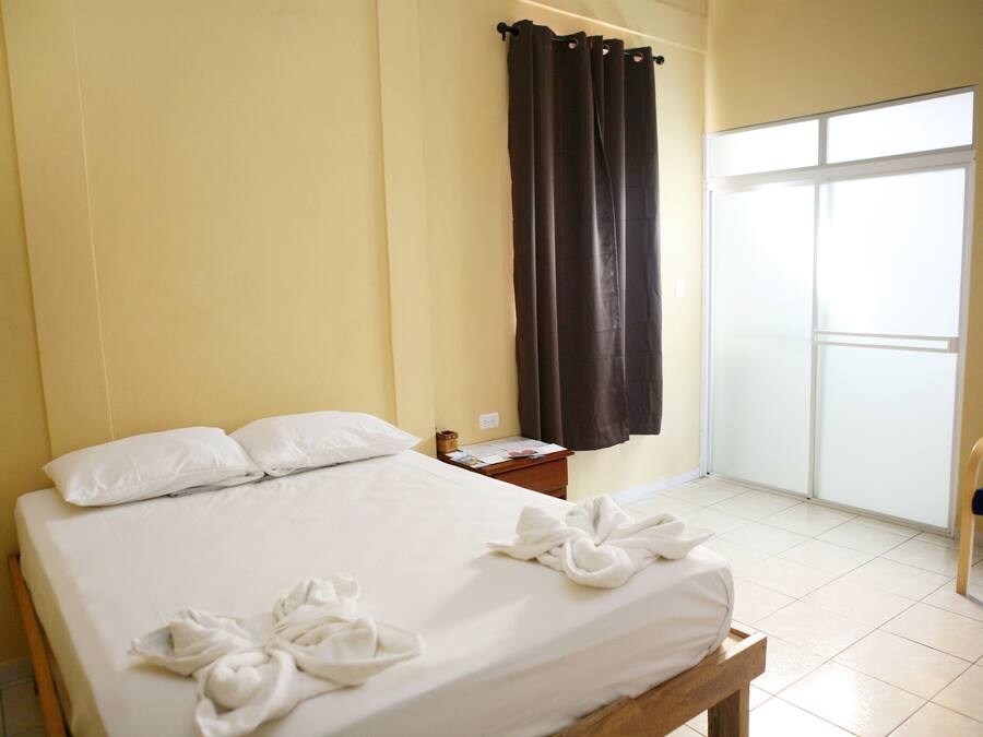 Literie de qualité supérieure, coffres-forts dans les chambres, bureau