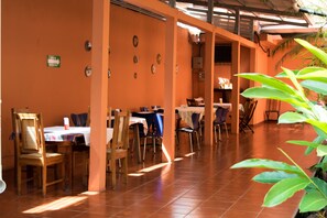 Dining - Hotel Valerie (Managua)