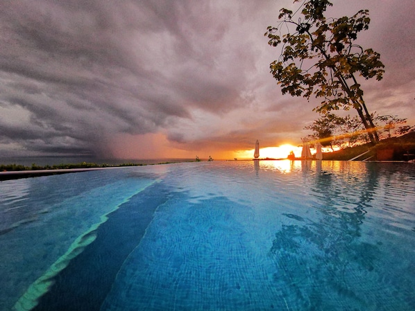 Outdoor pool, pool loungers