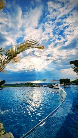 室外游泳池,日光浴躺椅