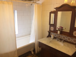Apartment, 2 Bedrooms (4 Adults) | Bathroom