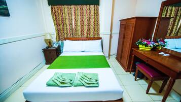 Habitación económica | Caja de seguridad en la habitación, escritorio y insonorización