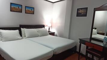 Habitación Deluxe | Caja de seguridad en la habitación, escritorio y insonorización