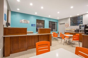 Lobby - Howard Johnson by Wyndham Virginia Beach At The Beach (Virginia Beach)