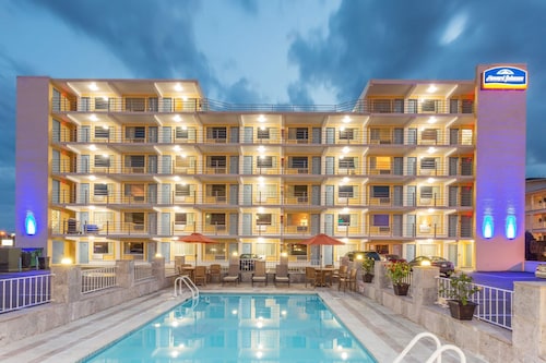 Howard Johnson by Wyndham Virginia Beach At The Beach
