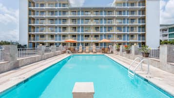 Piscina externa sazonal