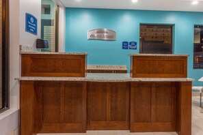 Lobby - Howard Johnson by Wyndham Virginia Beach At The Beach (Virginia Beach)