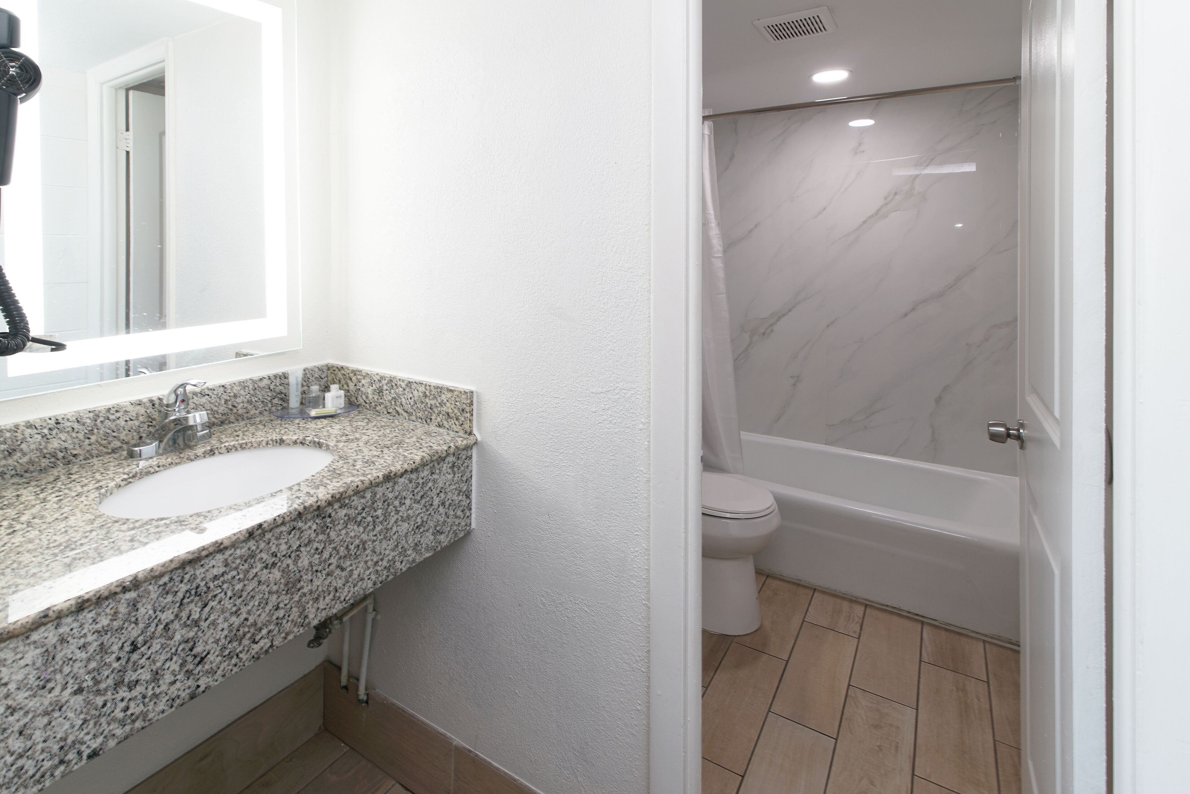 Foto - Howard Johnson by Wyndham Virginia Beach At The Beach