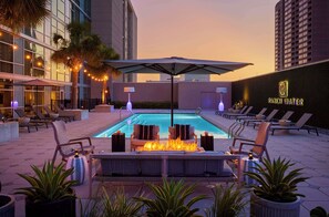 Outdoor pool, open 6:00 AM to 10:00 PM, pool umbrellas, sun loungers - Hyatt Regency Houston/Galleria (Houston)