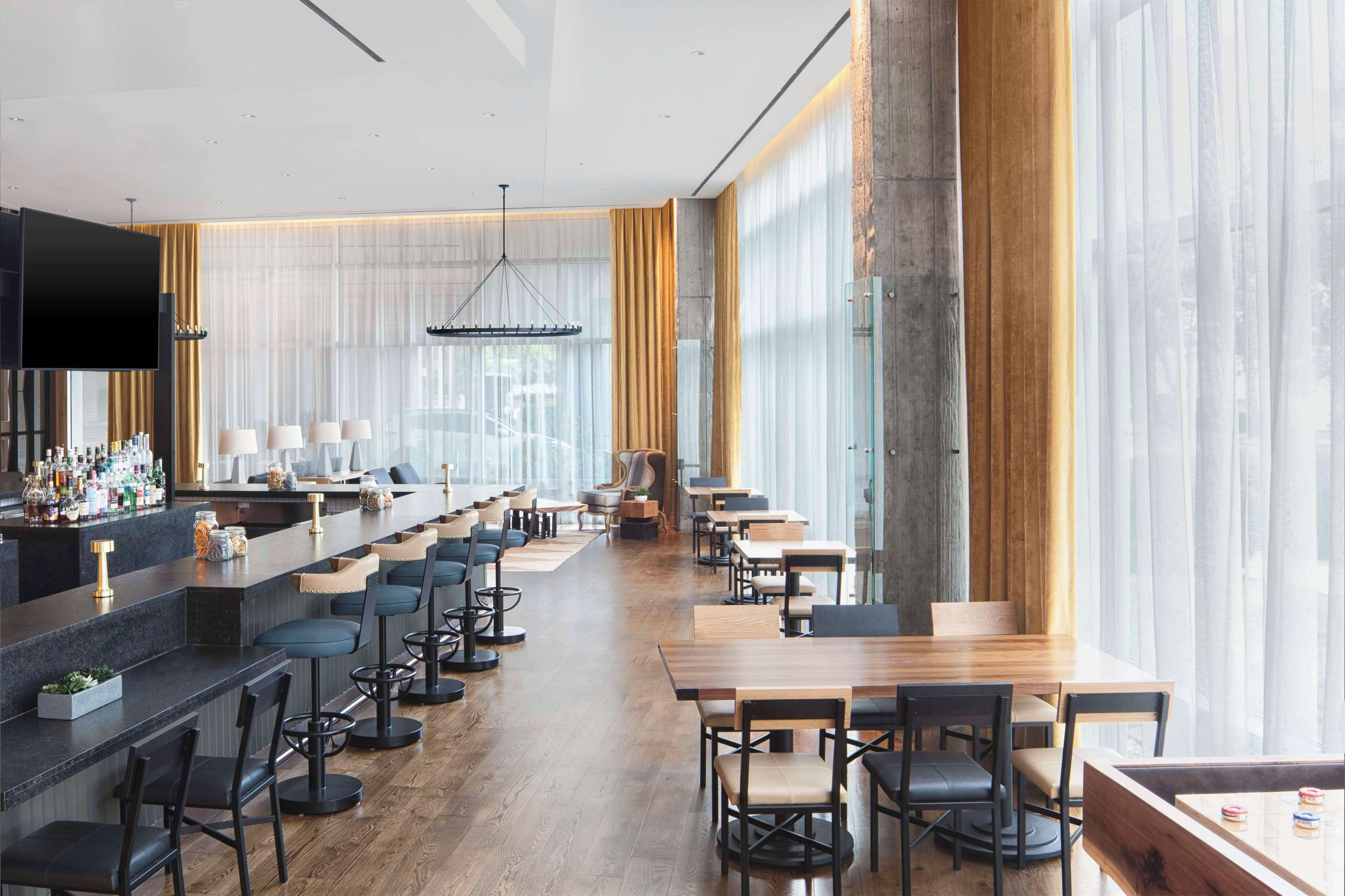 2 bars/lounges, poolside bar