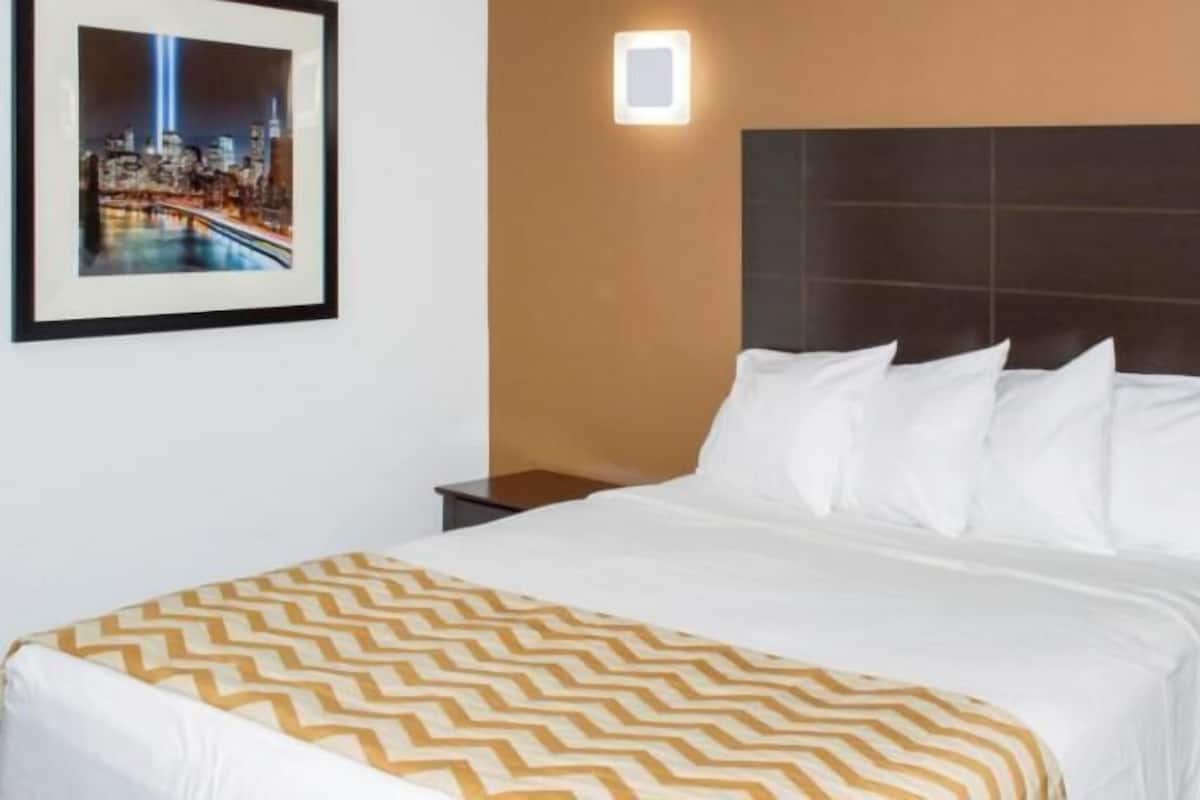 Desk, soundproofing, iron/ironing board, free cribs/infant beds