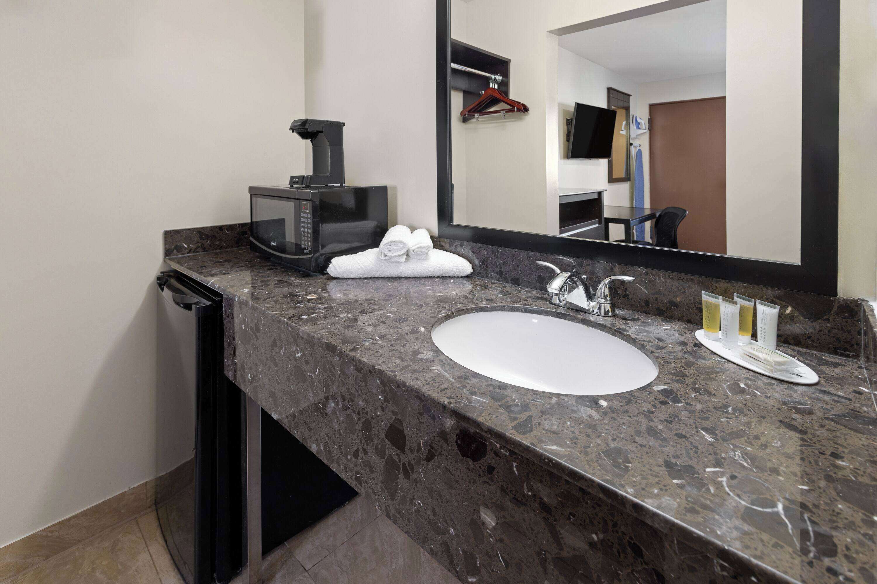 Photo - Travelodge by Wyndham Manhasset