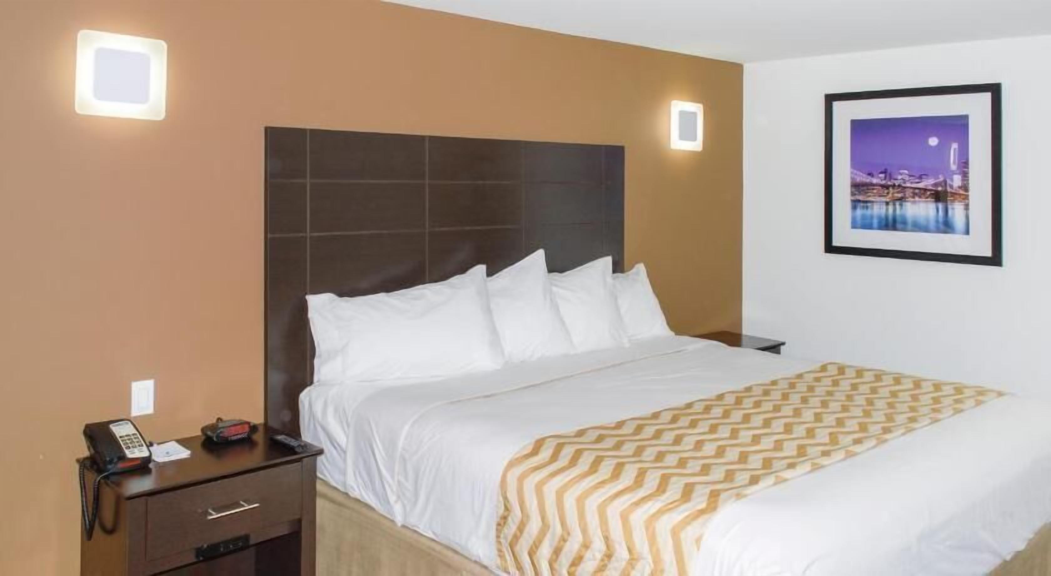 Desk, soundproofing, iron/ironing board, free cots/infant beds